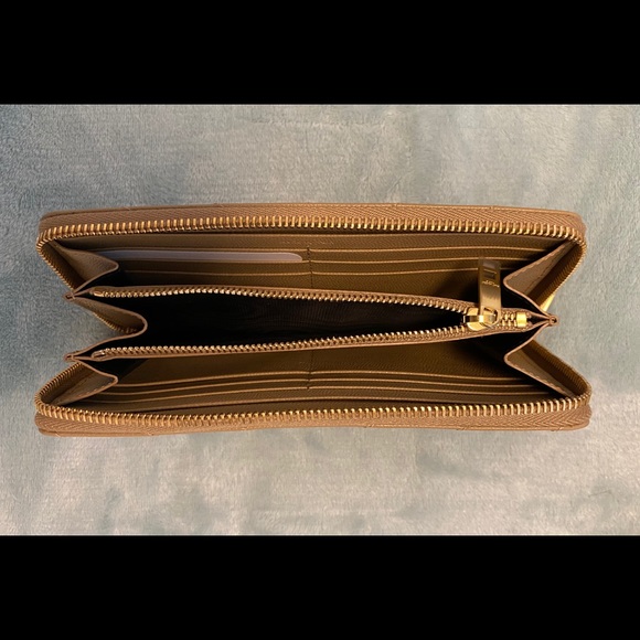 YSL Classic Monogram Zip Around Wallet - Picture 4 of 5